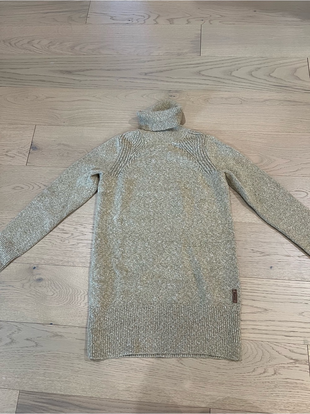 Roots Men's Beige/Cream Turtleneck Sweater